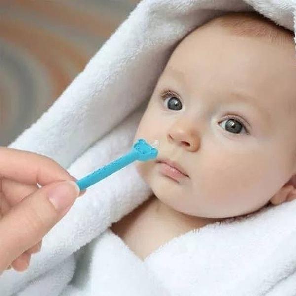 10. İnatçı sümükleri hızlı ve kolay şekilde bebeğinizin burnundan çıkarabileceğiniz bir sümük çıkarıcı.