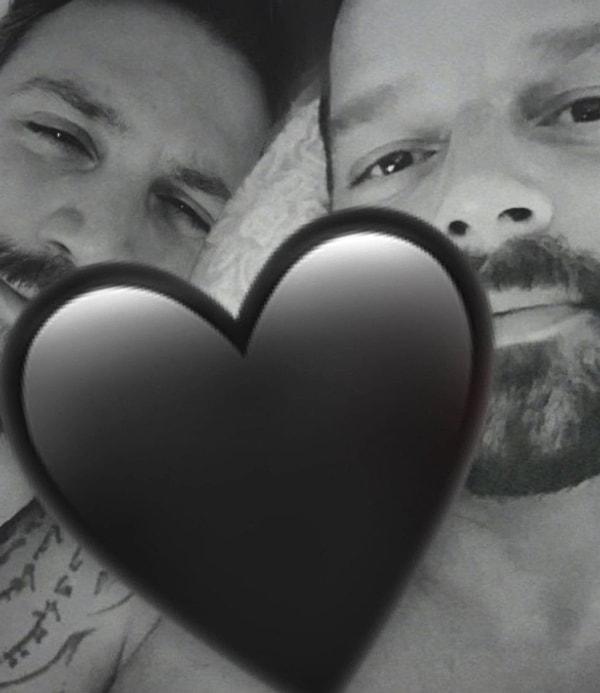 San Francisco'da yaşayan Sina Osmanoğlu'nun Ricky Martin ile yan yana olduğu sahte fotoğrafı paylaşması da epey konuşuldu.