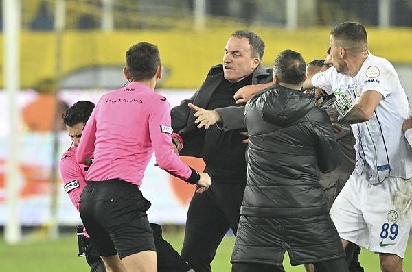 Ankaragücü ile Rizespor’un 1-1 berabere kaldığı karşılaşma sonrasında hakem Halil Umut Meler’e saldırı düzenlendi.
