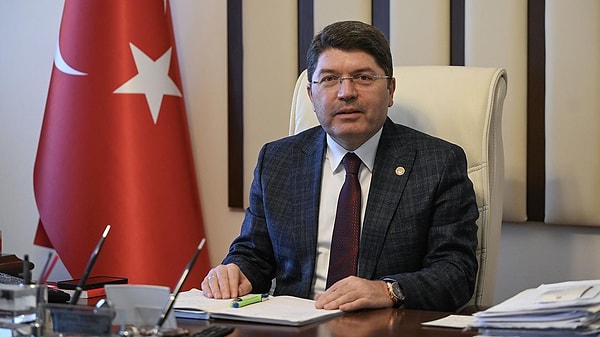 Adalet Bakanı Yılmaz Tunç, olayla ilgili soruşturma başlatıldığını duyurdu.