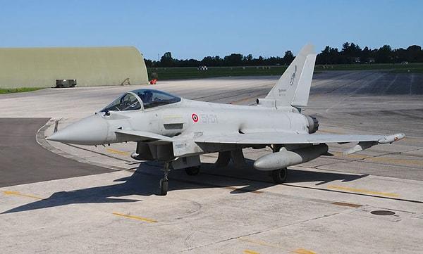 İngiltere, Almanya, İspanya ve İtalya’nın ortak üretimi olan ve uluslararası alanda hava üstünlüğü için kullanılan Eurofighter, çeviklik ve gelişmiş elektronik sistemleri ile Türkiye'nin en çok dikkatini çeken çok rollü savaş uçağı.