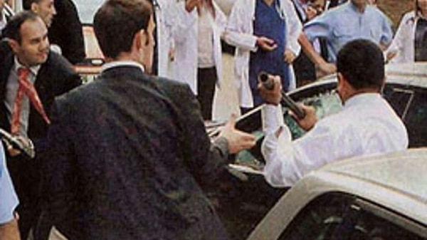 Milletvekili olduğu 2006 yılında kilitli kaldığı arabada bayılan Erdoğan’ı balyozla camı kırarak kurtarmıştı.