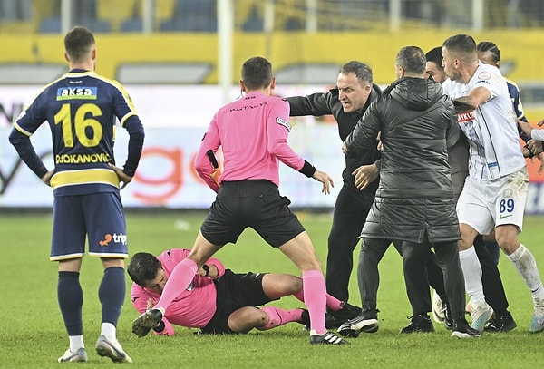 Hakem Halil Umut Meler'e saldıran Ankaragücü Başkanı Faruk Koca ve 2 kişi tutuklandı.