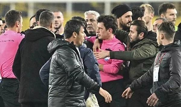 "Türk futbolunda kara gece" başlığıyla yankılanan olay ünlüler dünyasını da ayağa kaldırdı. Meler'e destek veren birçok kişi Faruk Koca'yı kınadı.