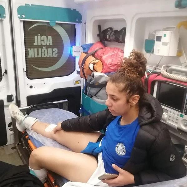 Açıklamada, takımın oyuncularından Berfin Arslan'ın saldırı sırasında yaralandığı ve hastaneye kaldırıldığı bilgisi de paylaşıldı.