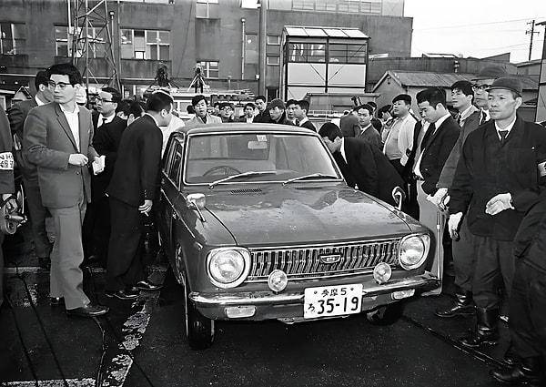 4. 294 Milyon Yenlik Soygun için kullanılan araba. 10 Aralık 1968'de Tokyo'da meydana gelen bu soygunda polis memuru kılığına giren bir adam, para transferi yapan banka çalışanlarını durdurup ve 294 milyon yen çaldı. Bu, Japon tarihinin en büyük soygunu olarak bilinmektedir. Dava bugüne kadar hala çözülemedi.