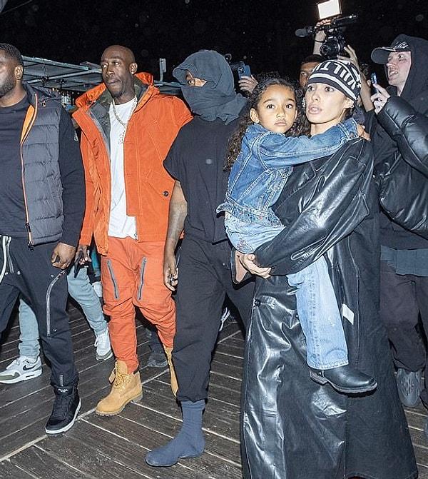 Kanye West'e eşi Bianca Censori'nin yanında çocukları North, Saint ve Chicago eşlik etti.