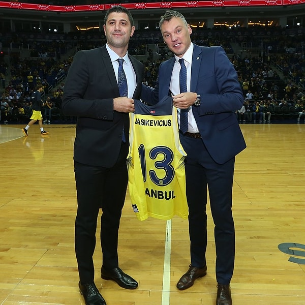 Sarunas Jasikevicius daha önce Fenerbahçe'de basketbolcu olarak forma giymişti.