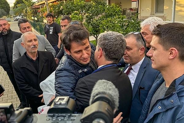 MKE Ankaragücü Kulübü Başkanı Faruk Koca'nın yumruk attığı hakem Halil Umut Meler, tedavisi ardından hastaneden taburcu olarak İzmir'de bulunan evine geldi.