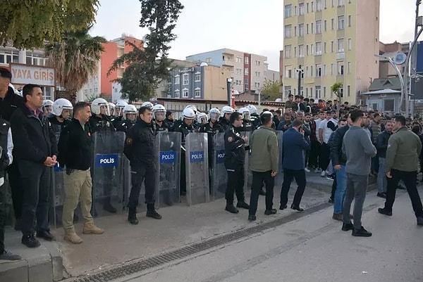 Olay yerine gelen Kaymakam Cihat Koç ve İlçe Emniyet Müdürü Saffet Özdemir, vatandaşları sakinleştirerek dağılmalarını istedi.