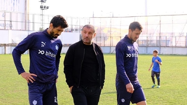 “Futbolcuyu orada odaya kapatıyor, alacağına karşılık, boğazına kesici cisim dayıyor, boş senet imzalatıyor.”