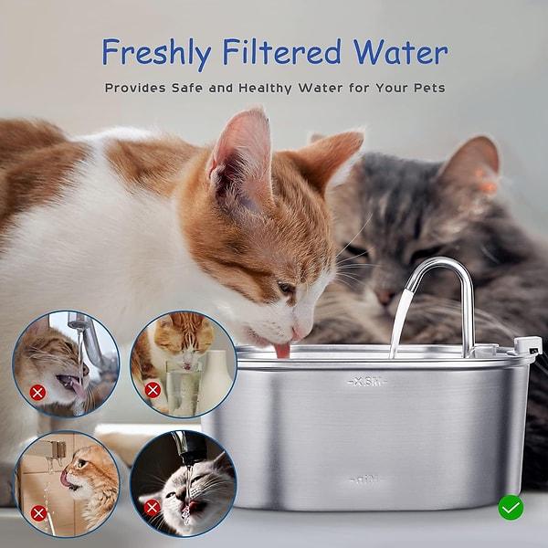 2. Gün boyu su akışı sağlayan ve böylece hayvanınızın sağlığını aktif olarak kontrol edebileceğiniz paslanmaz çelik bir diğer kedi su pınarı.