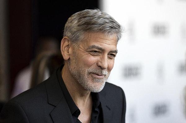 Yaptırdığı işlemlerden sonra epey eleştiri alan Cenk Eren, kendisine olan güvenini göstererek “Ben Türkiye’nin George Clooney’siyim” demesi de epey konuşuldu.