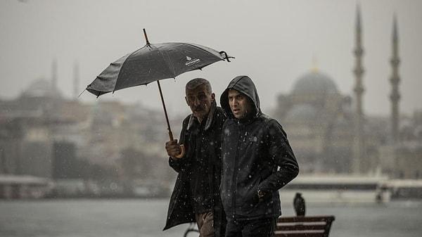 CNN TÜRK Meteoroloji Danışmanı Prof. Dr. Orhan Şen, özellikle akşam saatleri için İstanbul’da yaşayan vatandaşları uyarmıştı.