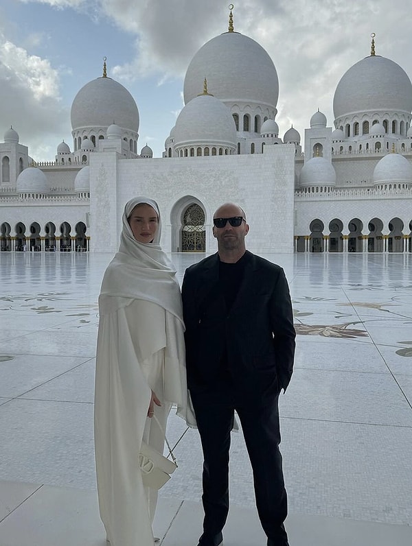 Hatta ünlü çiftin Abu Dabi'den paylaştığı bu pozlar geçtiğimiz aylarda çok konuşulmuş ve beğeni toplamıştı.