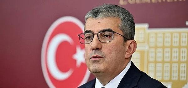 CHP İstanbul Milletvekili Gökhan Günaydın, AK Partili Usta’nın iddiasına sert bir dille eleştirdi. “Tarihi fesli Kadir’den okuyunca işte böyle oluyor” diyen CHP'li vekil Günaydın sözlerine şöyle devam etti: