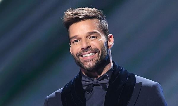 4. "İlk ünlü olduğu yıllarda Ricky Martin'in homoseksüel olduğu iddiaları dolanıyordu, ki doğruymuş."