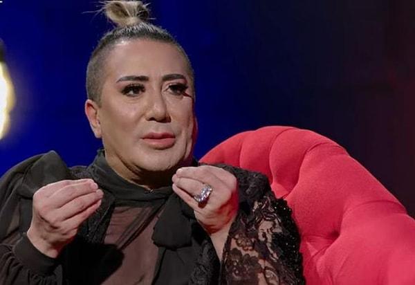 Sosyal medyada 3,7 milyon takipçisi olan Övüç, Gökhan Çınar'ın YouTube'da yayınlanan Katarsis programının konuğu oldu.