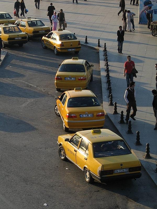 Alkan, sayıları her gün artan korsan taksi sorununu çözmek için taksicilerle bir mesaj grubu oluşturduklarını ve gördükleri korsan taksi plakalarını burada paylaştıklarını ifade etti.