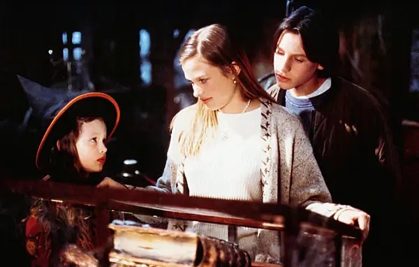 18. Thora Birch, Vinessa Shaw ve Omri Katz- Hocus Pocus (1993)