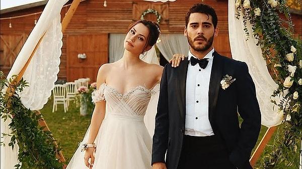 6. Oyuncu Berkay Hardal ve eşi Dilan Telkök 2019 yılında dünya evine girdi. Düğünlerini ise 2021 yılında yapan çift Istanbul'dan uzak bir hayat sürüyorlar. Muğla'ya yerleşen çiftin evinin güzelliği ise ağızları açık bıraktırıyor.