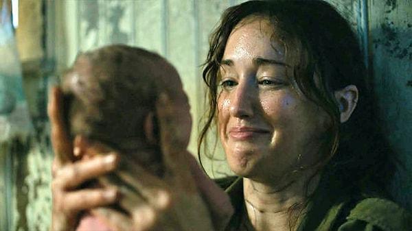 15. The Last of Us, Anna'nın Ellie'yi doğurmasına birkaç dakika kala enfekte bir kişi tarafından ısırıldı ve Marlene onu bulduktan sonra Anna'yı öldürmek zorunda kaldı.