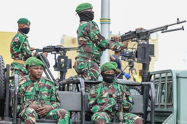 2023 yılında Afrika'da gerçekleşen askeri darbeler çok ses getirdi. Nijer'de ordu 26 Temmuz'da "kötüleşen güvenlik durumunu" gerekçe göstererek yönetime el koydu. Devrik başkan Mohamed Bazoum o günden beri konutunda tecrit altında tutuluyor.