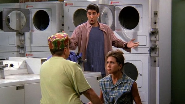 10. "Tek bir tuşla çamaşırları yıkadıktan sonra kurutup katlayan bir makineye ihtiyacım var!"