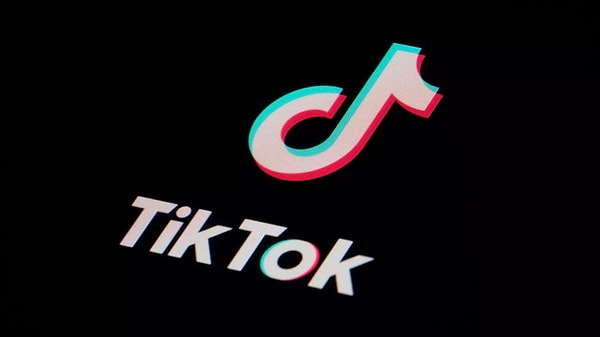 Gün geçmiyor ki; TikTok platformunda garip açıklamalar yapan, enteresan danslara ve şarkılara imza atan, gündemde kalabilmek için tuhaf hareketlerde bulunan birilerine rastlamayalım.