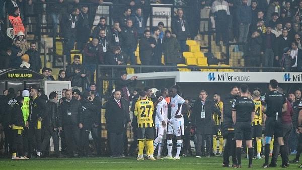 Dün akşam oynanan İstanbulspor-Trabzonspor karşılaşmasında ise İstanbulspor Başkanı Ecmel Faik Sarıalioğlu, hakem kararları sebebiyle takımını sahadan çekmişti.