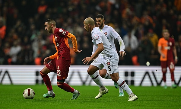 Kerem Aktürkoğlu'nun 41. dakikada attığı golle 3 puanı hanesine yazdıran Galatasaray, Süper Lig'de iç sahada yenilmezlik serisini 25 maça çıkardı.