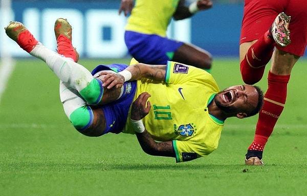 Ön çapraz bağlarının kopmasının ardından futboldan uzun süre uzak kalan Neymar'ın tedavisine devam ediliyor.