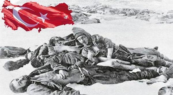 Türk tarafında ise 29 ve 17. Tümenlerden geriye kalan yorgun ve açlık çeken 3,000 asker kaldı. Türk ordusu Enver Paşa'nın emri doğrultusunda kayıplarını dikkate almadan ellerindeki tüm kuvvetlerle taarruz ettiler. İki taraf da çok ağır zayiata uğradı, fakat Ruslar Sarıkamış'ı ellerinde tutmayı başardılar.