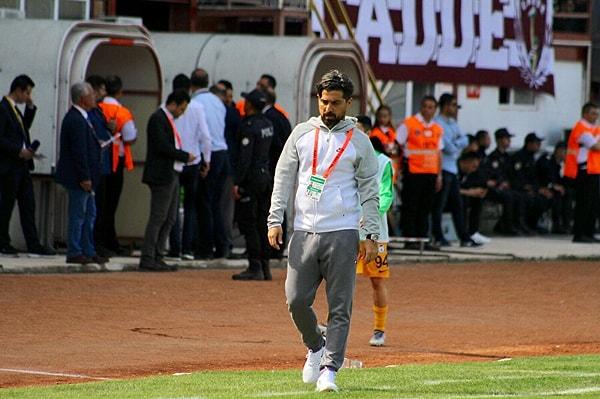 Altyapı, 3. Lig, 2. Lig, 1. Lig ve nihayet Süper Lig’de teknik direktör olan İlhan Palut başarı basamaklarını tırnaklarıyla kazıyarak buraya kadar yükseldi.