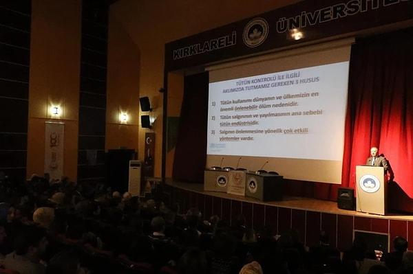 Kırklareli Üniversitesi Kültür Merkezi'nde düzenlenen programda tütün zararları ele alındı. Program da yer alan isimlerden biri Yeşilay Bilim Kurulu Üyesi Prof. Dr. Recep Erol Sezer idi.
