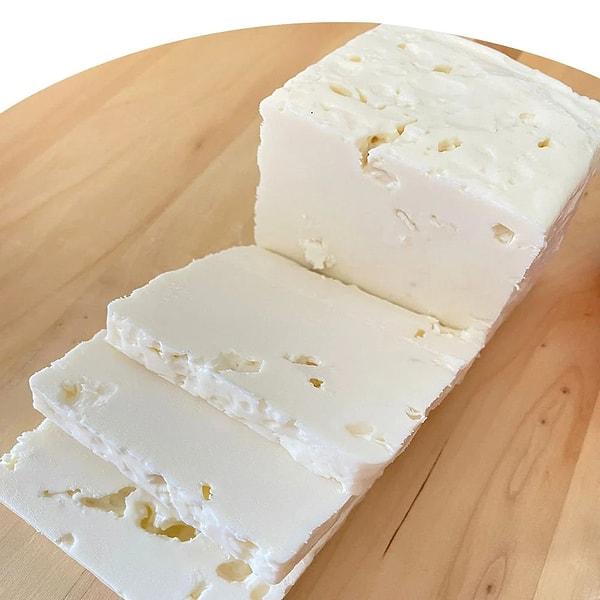 Beyaz peynir ise 180-230 TL bandında iken şu anda 240-300 TL bandında seyrediyor.