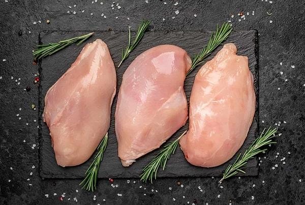 5. Peki ya tavuk yemeği yaparken tavuk etini nasıl doğrarsın?