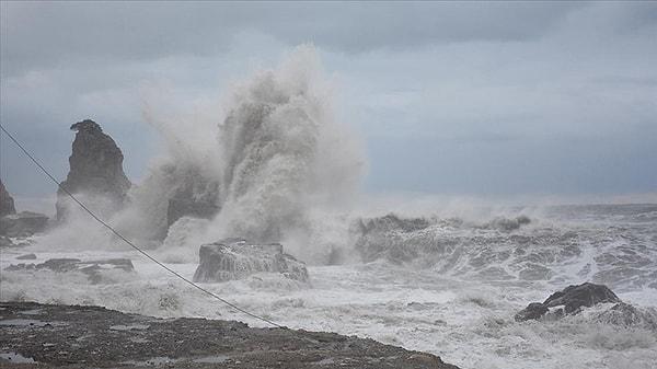 Meteoroloji Genel Müdürlüğü’nden yapılan açıklamada, Karadeniz’de tam fırtına beklendiği duyuruldu.