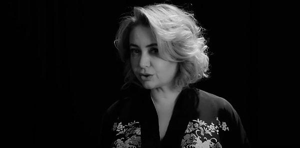 Söz ve müziğini İlhan Şeşen'in yazdığı ''Sensiz Olmaz'' şarkısını tekrardan yorumlayan Sibel Taşçıoğlu söz konusu sessiz sedasız kişisel YouTube hesabından paylaşmış.