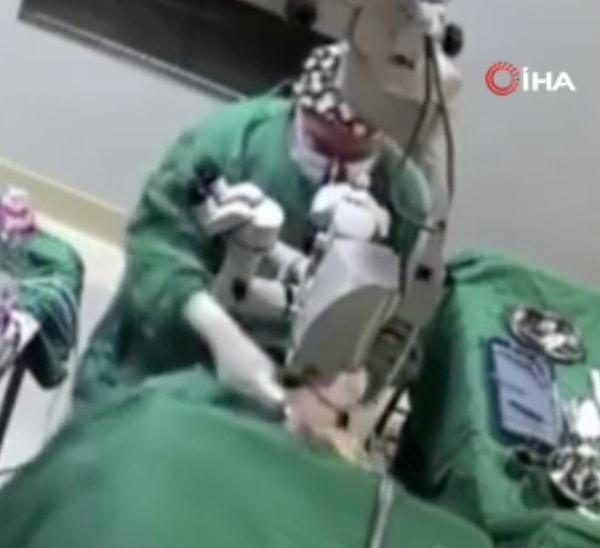 Çin’in Guigang kentindeki bir göz hastanesinde 2019 yılında bir doktorun ameliyat sırasında hastaya yumruk attığı ortaya çıktı.