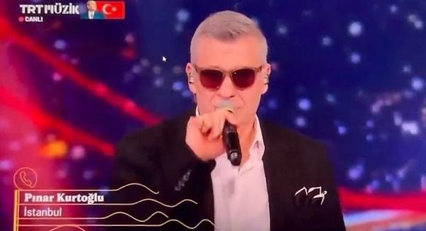 Metin Şentürk’ün sunduğu ‘Gönülden Gönüle’ isimli canlı yayınlanan müzik programında şarkılar, türküler söylendi.