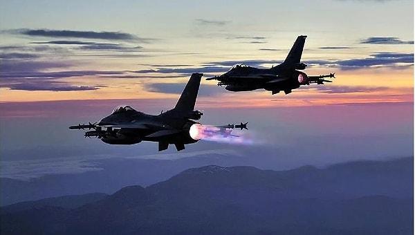 Milli Savunma Bakanlığının sosyal medya hesabından yapılan açıklamaya göre, Bakan Güler, Hava Kuvvetleri Harekat Merkezinden sevk ve idare ettiği Irak ve Suriye'nin kuzeyindeki terör hedeflerine yönelik hava harekatları sonrasında pilotlara seslendi.