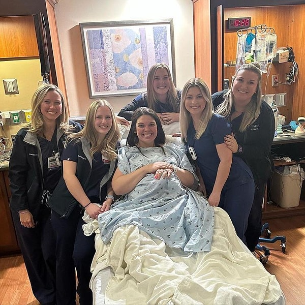 Doğum yaptığı hastanede çalışanlara da çok teşekkür eden Kelsey tüm doğum hikayesini sosyal medyada paylaşmak için sabırsızlandığını da söyledi.