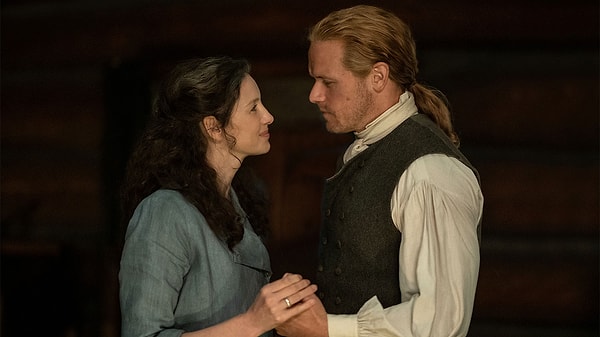 20. "Outlander" serisinden Claire Fraser ve Jamie Fraser.