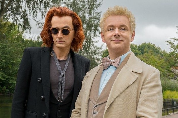 26. "Good Omens" serisinden Aziraphale ve Crowley.