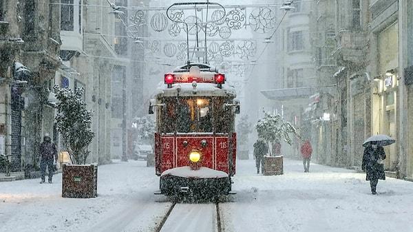 Orhan Şen şu ifadeleri kullandı: "Yılbaşında kar bekleyenlere üzücü haberim var. Kar yok. Sadece İstanbul değil Türkiye’de kar yok, yağmur bile yok."