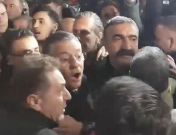 CHP Genel Başkanı Özgür Özel de memleketi Manisa'ya giderek cenaze törenine katıldı.
