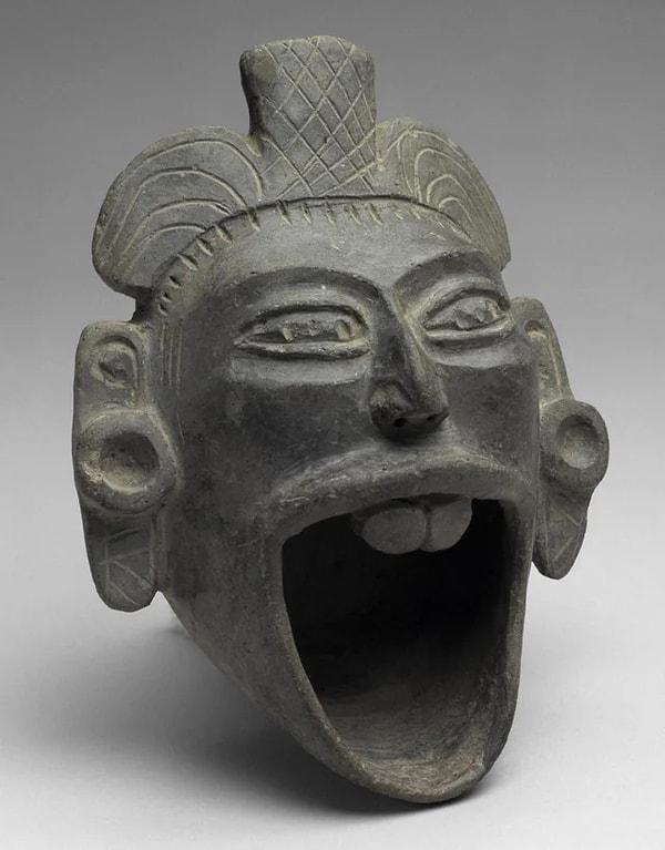 12. Güney Meksika'nın yerlileri olan Zapotec halkından kalma bir heykel. (M.Ö 20)