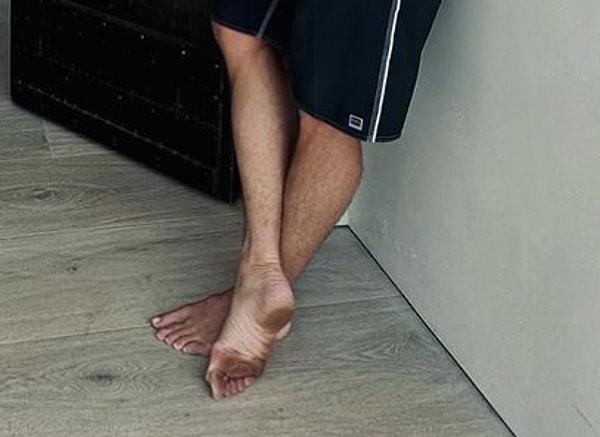 Hemsworth'ün takipçileri arasında ünlü oyuncuyu destekleyenler ve kirli ayakların normal olduğunu savunanlar da yok değildi. Yorum yapan bazı takipçiler Avustralya'da çıplak ve kirli ayaklarla dolaşmanın gayet normal bir şey olduğunu belirttiler.
