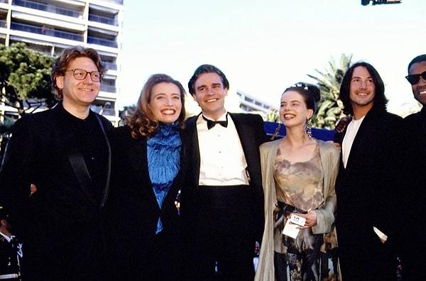 12. 1993 Cannes Film Festivali'ne gitmek üzere olan Kate Beckinsale elbisesiyle ilgili bir sorun yaşadı.